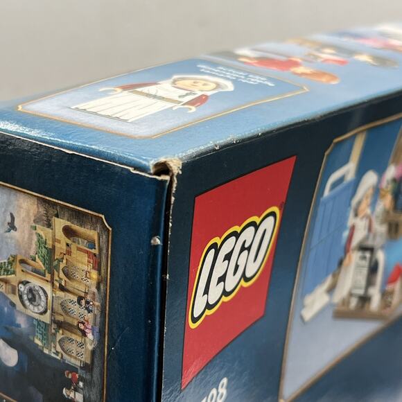 LEGO Harry Potter: Hogwarts Hospital Wing (76398) 510 Pcs Retired Damaged Box - Picture 6 of 8